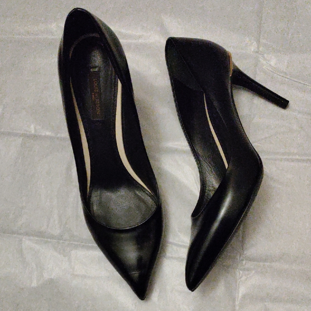 Louis Vuitton Black Leather Pointed Toe Heels